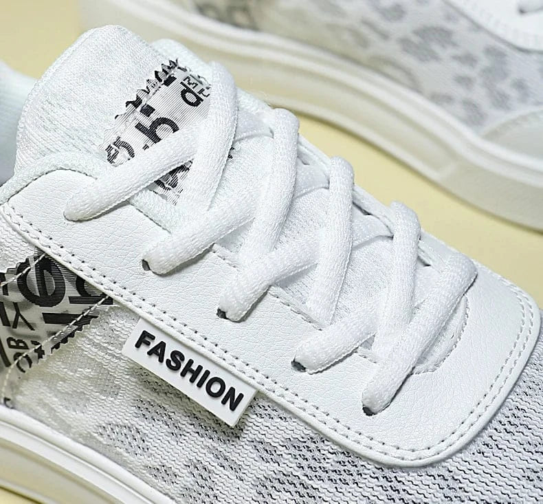 Basket Orthopédique Femme Élégante Blanche Avec Motifs - 41