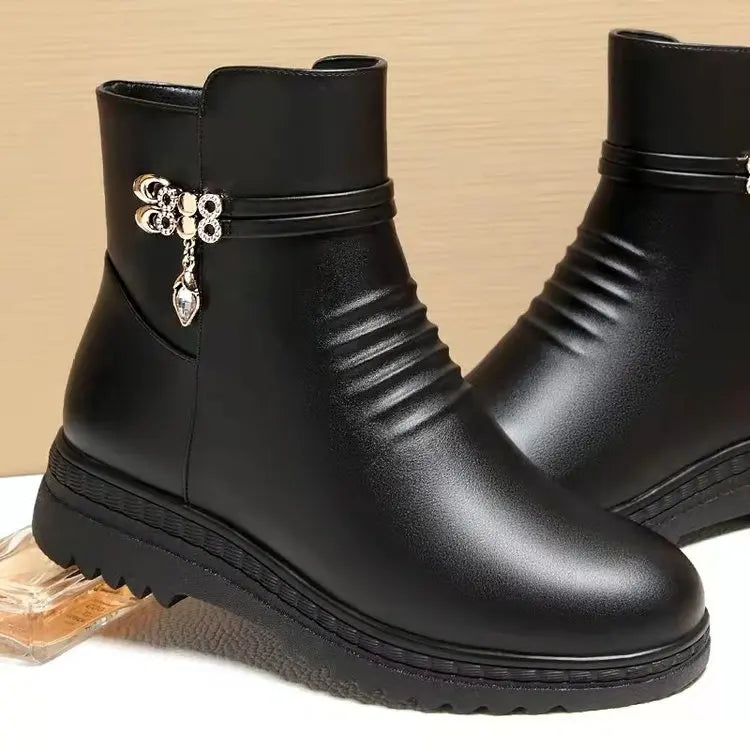 Boots Femme Noir : L'Indémodable de Votre Garde-Robe