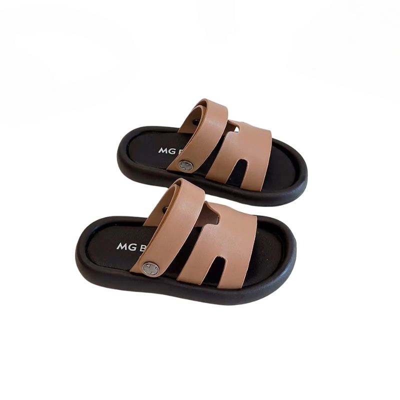 Sandales cuir enfant – Modèle marron avec lanières croisées et semelle noire, vue générale sur fond blanc