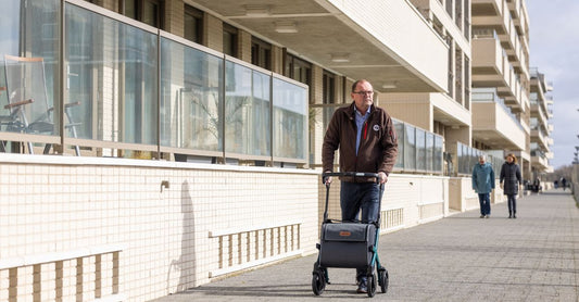 Comment un déambulateur 3 roues étroit peut améliorer votre mobilité