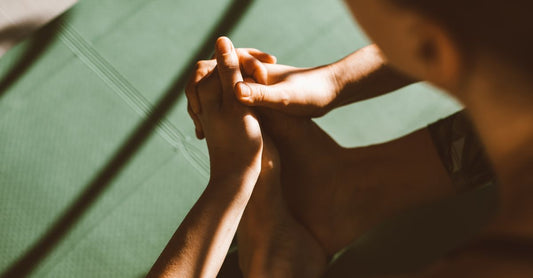 Comment prévenir efficacement les douleurs aux pieds au quotidien ?