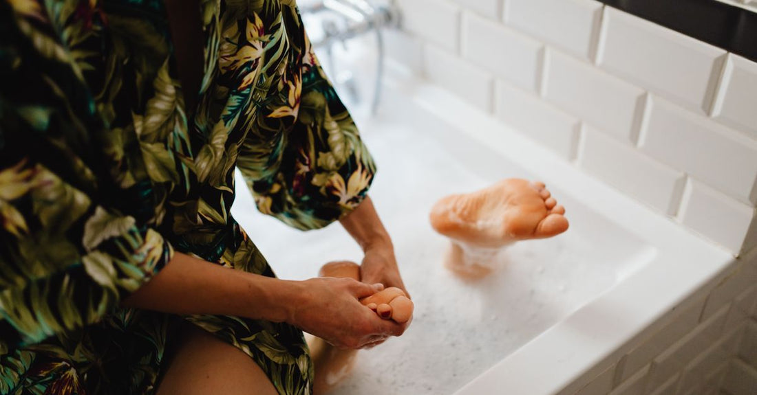 Comment soulager efficacement vos douleurs aux pieds avec des solutions adaptées