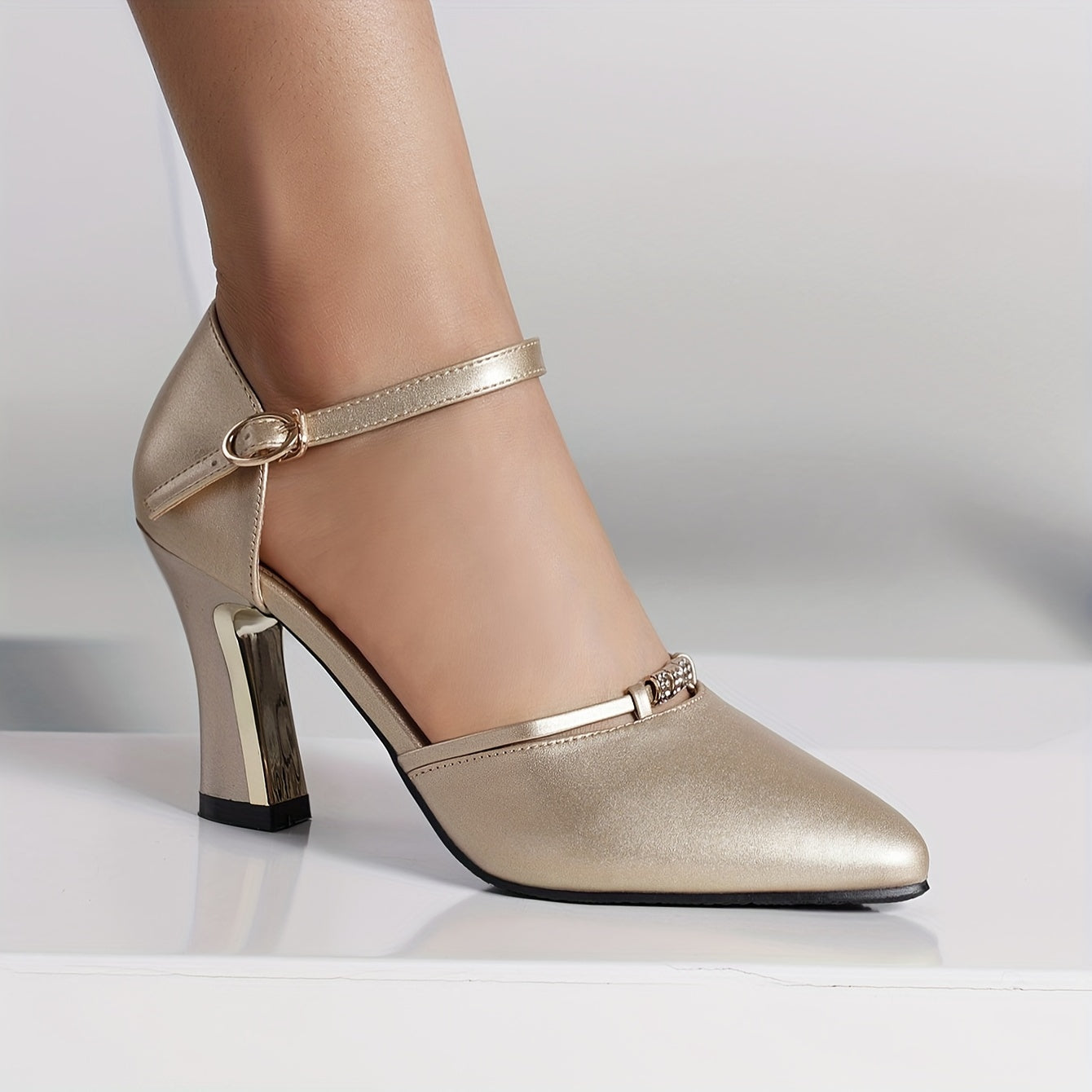 Ornella | Escarpins Brillants à Bride Élégante - Doré / 41
