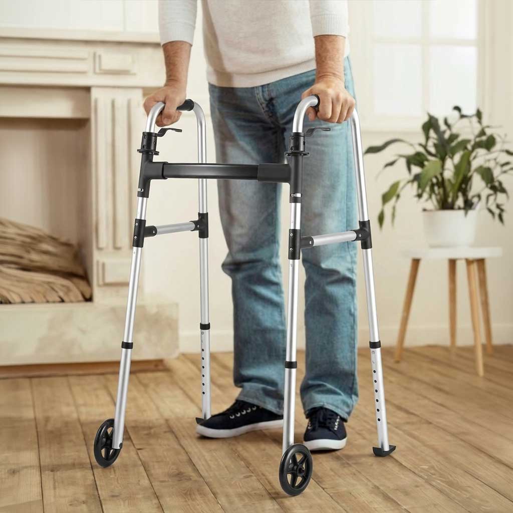 Déambulateur pliable à roulettes