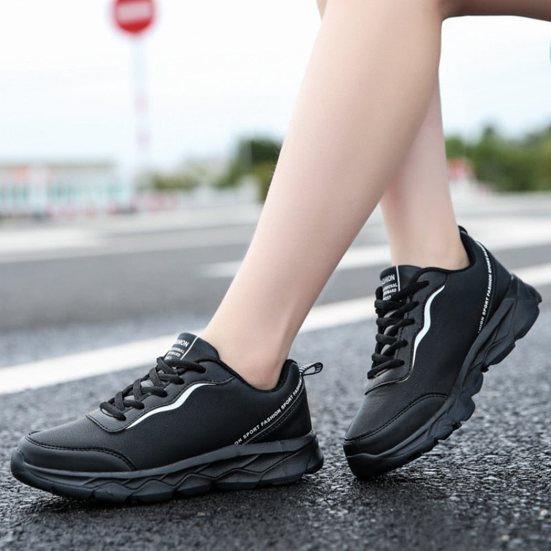 Vulkanisierte orthopädische Schuhe für Damen aus PU-Leder – Sylvi