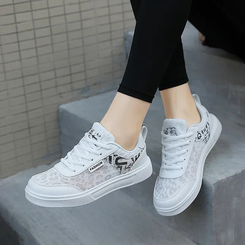 Basket Orthopédique Femme Élégante Blanche Avec Motifs - 36