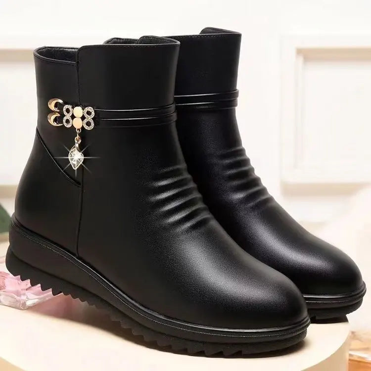 Boots Femme Noir : L'Indémodable de Votre Garde-Robe