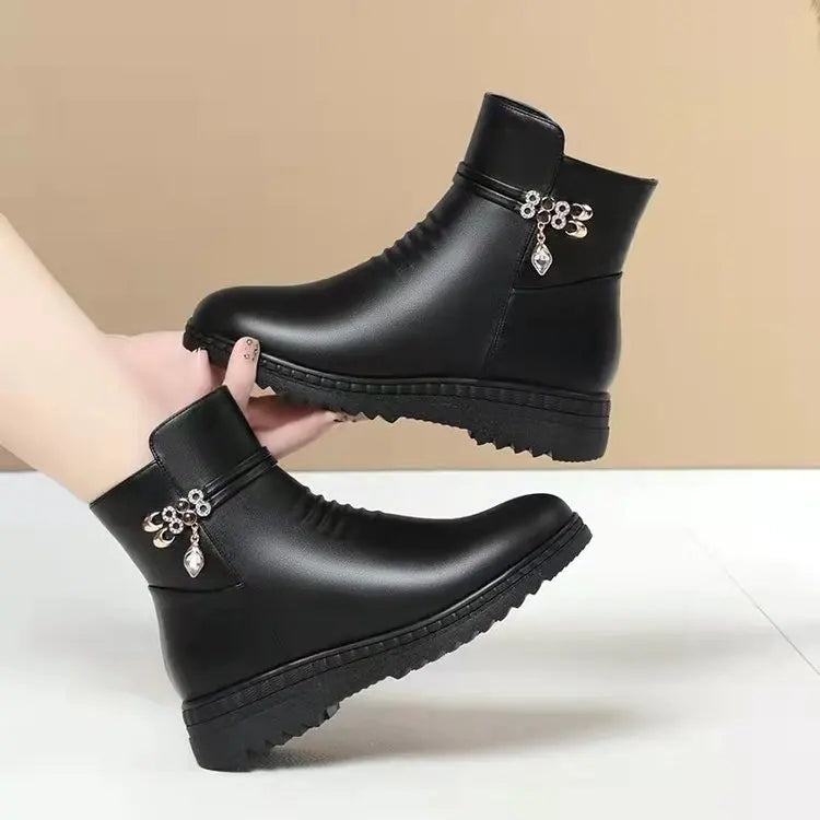 Boots Femme Noir : L'Indémodable de Votre Garde-Robe