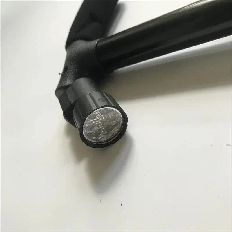 Canne Orthopédique à Quatre Pieds avec Lampe LED sur la Poignée - Image 3