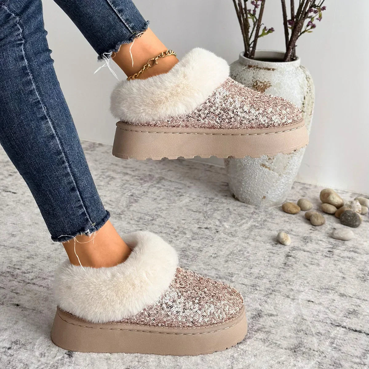Chaussons Femme Tendance - Peluche Courte Douce - Style Élégant
