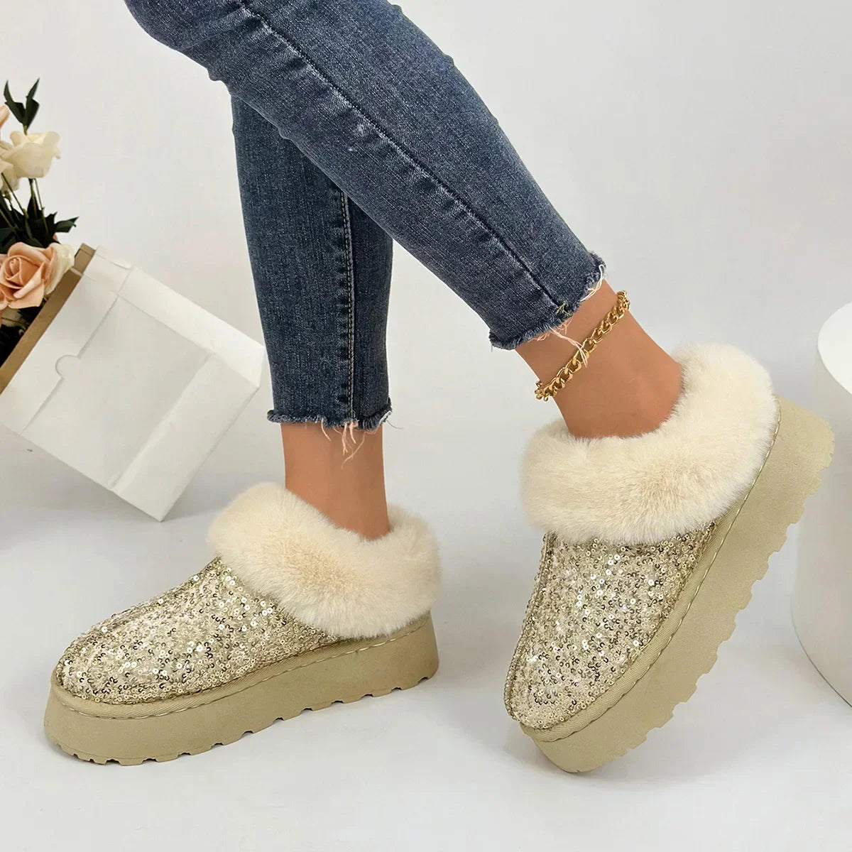 Chaussons Femme Tendance - Peluche Courte Douce - Style Élégant